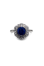 18ct White Gold Sapphire Cluster Style Ring