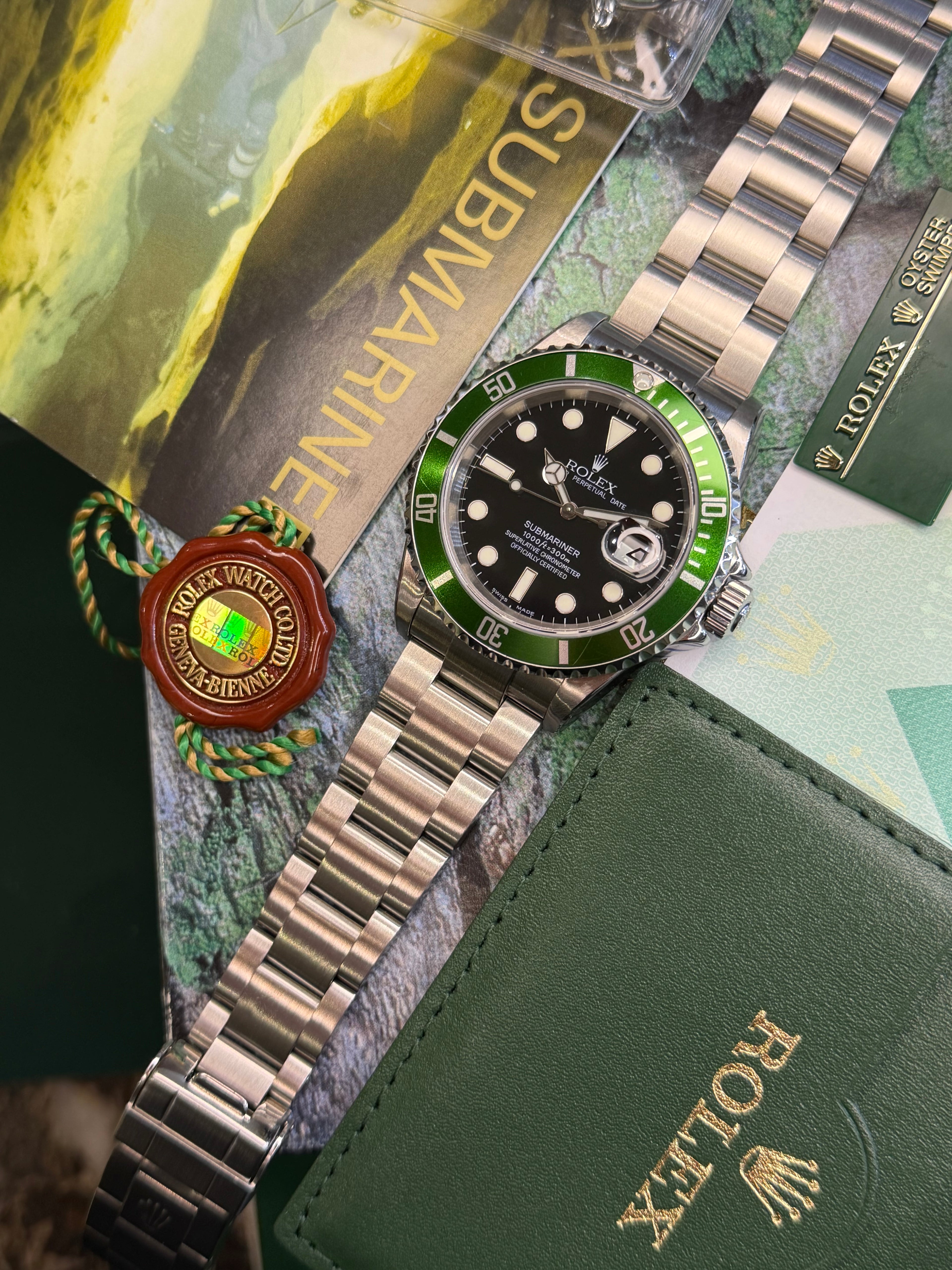 Rolex Submariner "Kermit Flat 4" (2004 Box & Papers) 16610LV