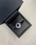 18ct White Gold Sapphire Cluster Style Ring