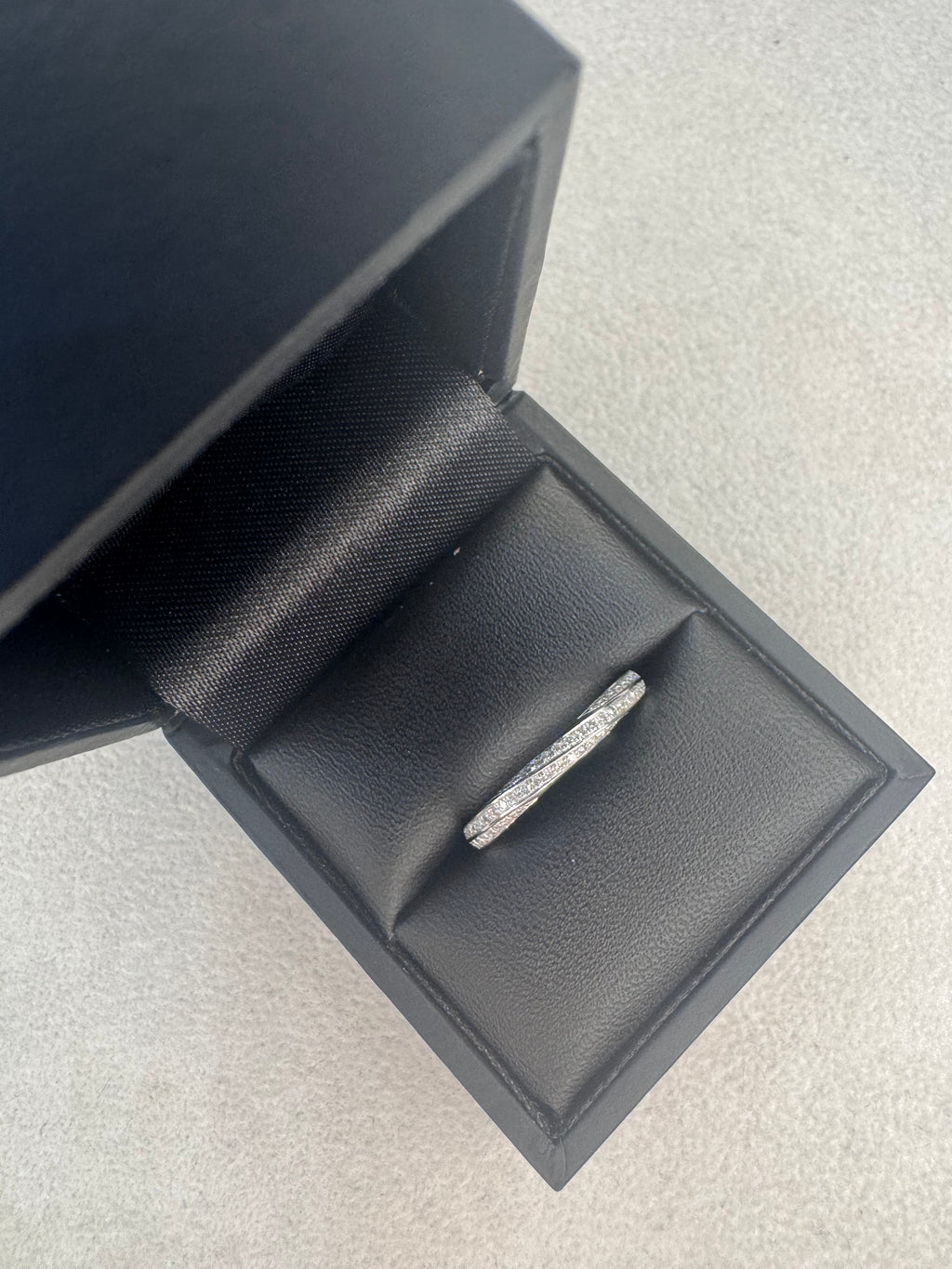 Platinum 0.25ct Diamond Grain Set Twist Ring