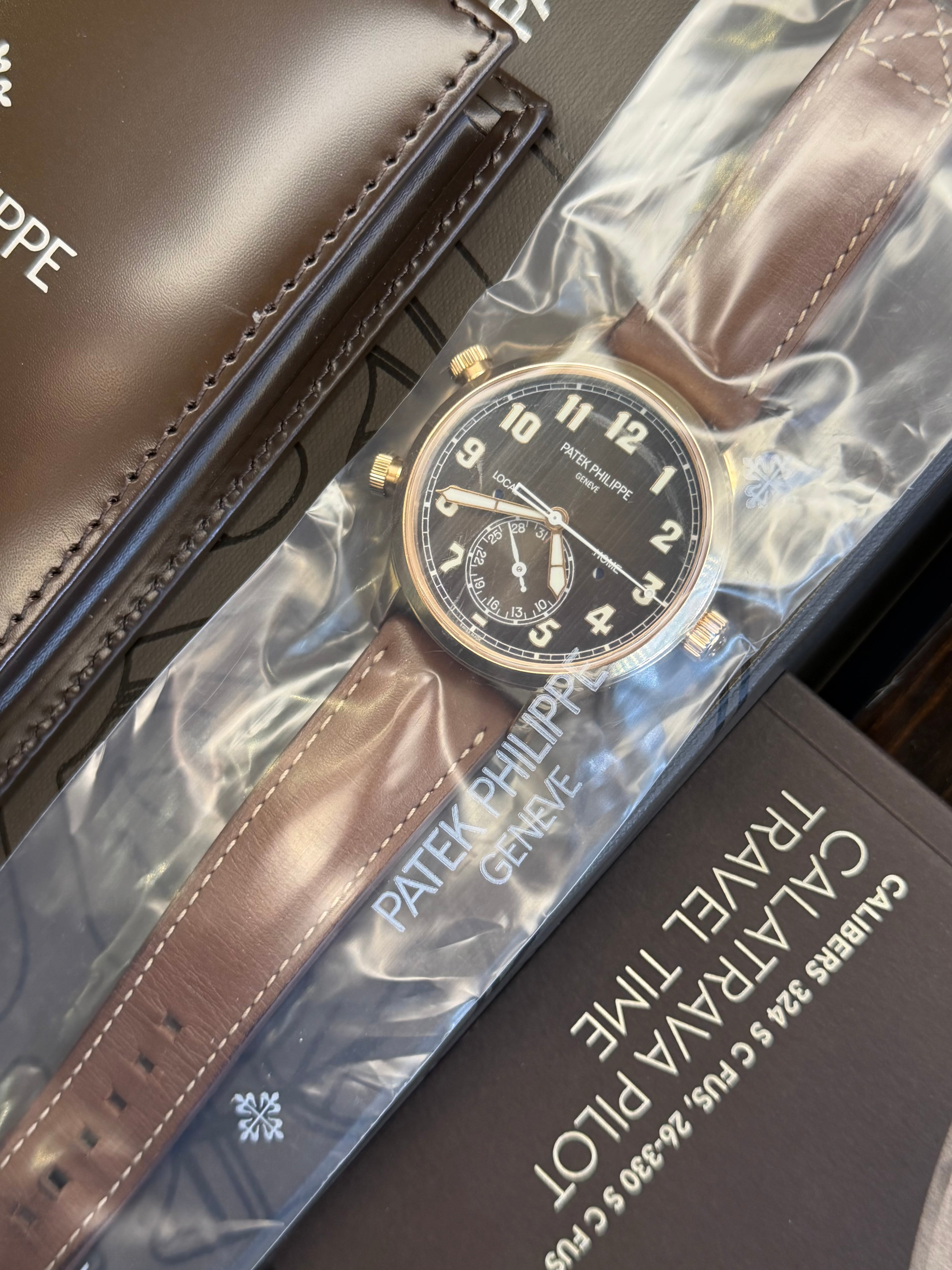 Patek Philippe 5524R-001 Calatrava (2022 Full UK Set - June 2026 Patek Service)