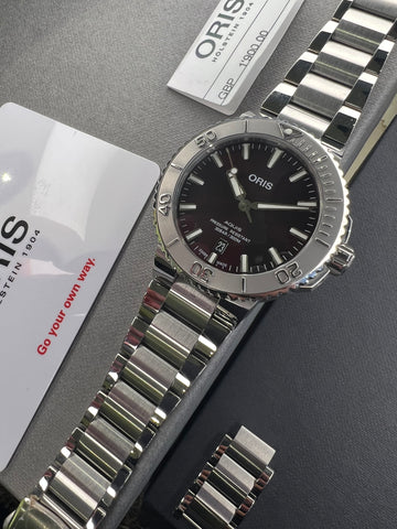 Oris Aquis Date Relief Cherry Dial (2023 Box & Papers)