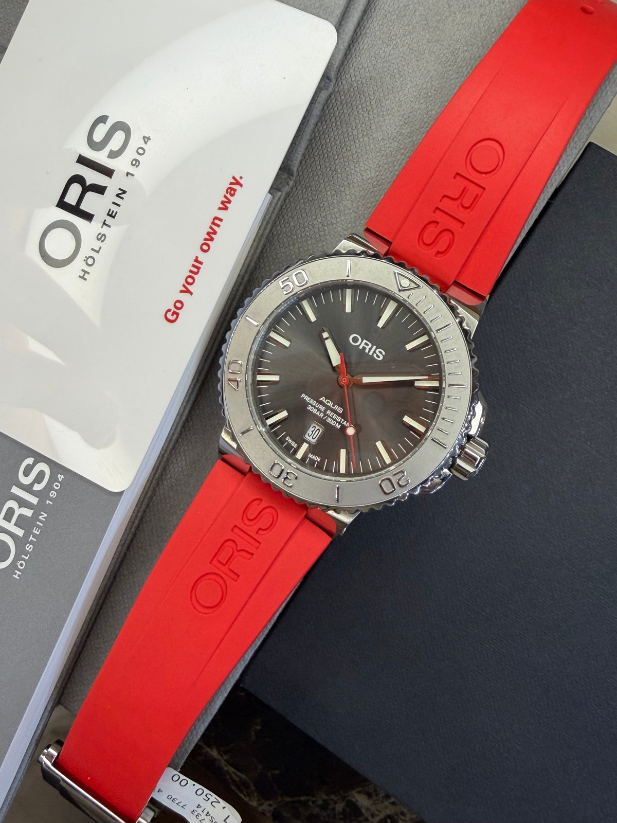 Oris Aquis Date Relief 43.5 (2024 Box & Papers)