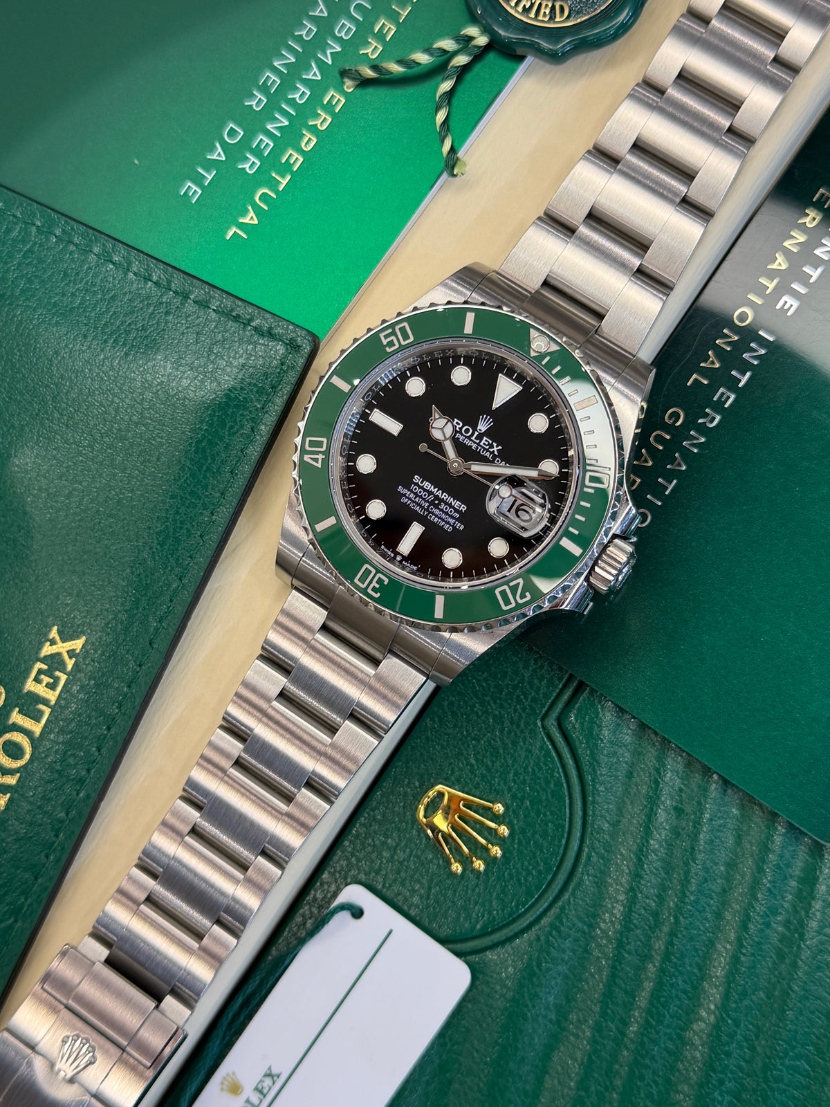 Rolex Submariner "Starbucks" (2022 Box & Papers) 126610LV