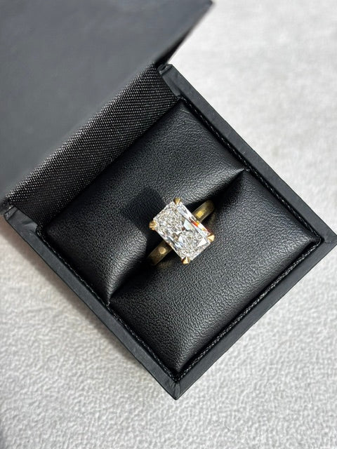 18ct Yellow Gold 3.03ct Radiant Cut Lab Grown Diamond Ring