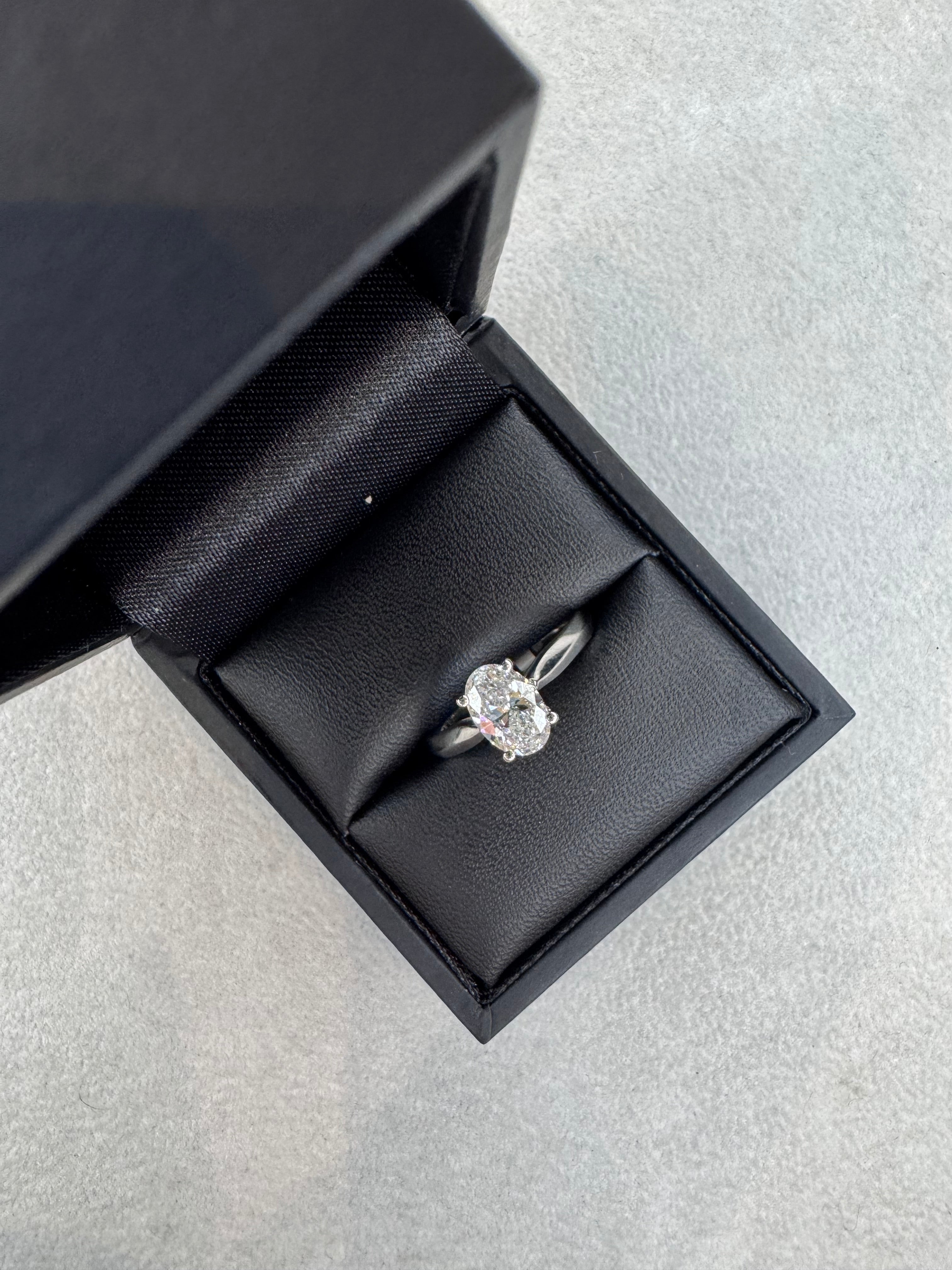 Platinum 1ct Oval Cut Lab Grown Diamond Solitaire